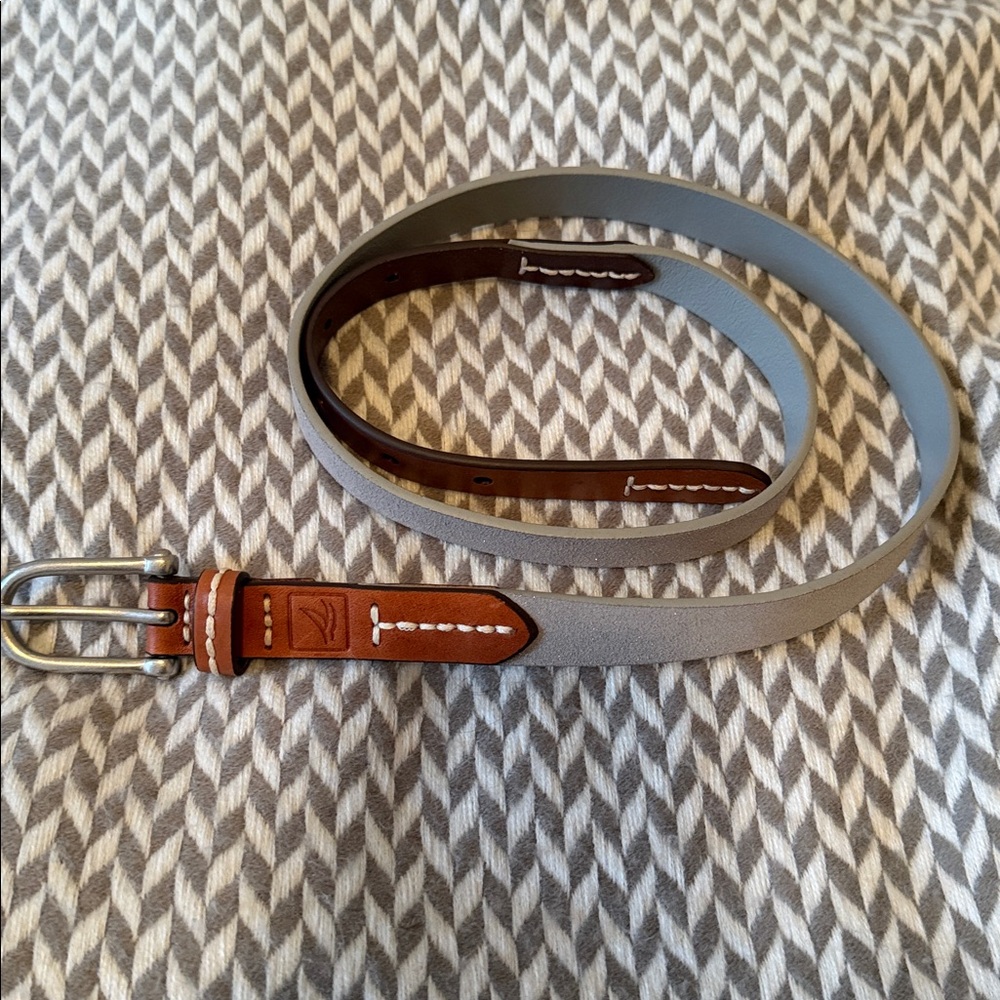 Sperry Women’s Leather-Trim Sparkle Belt in Metallic Silver